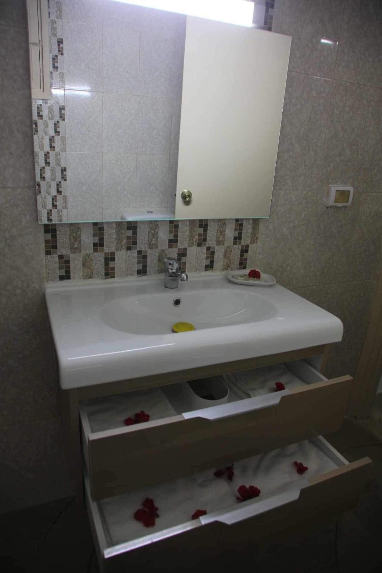 Hotel Amine Сфакс Екстериор снимка