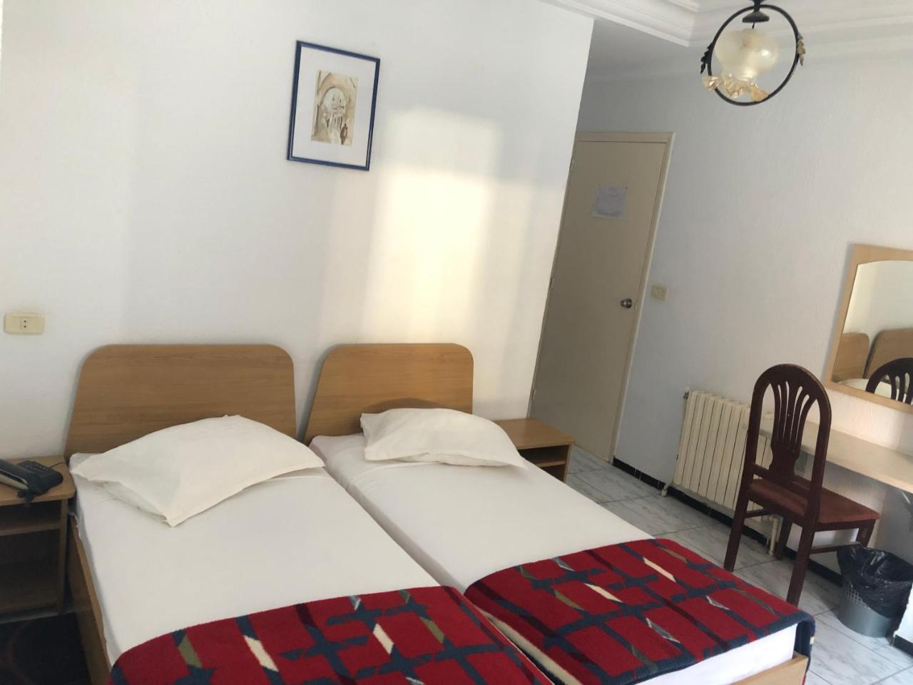 Hotel Amine Сфакс Екстериор снимка